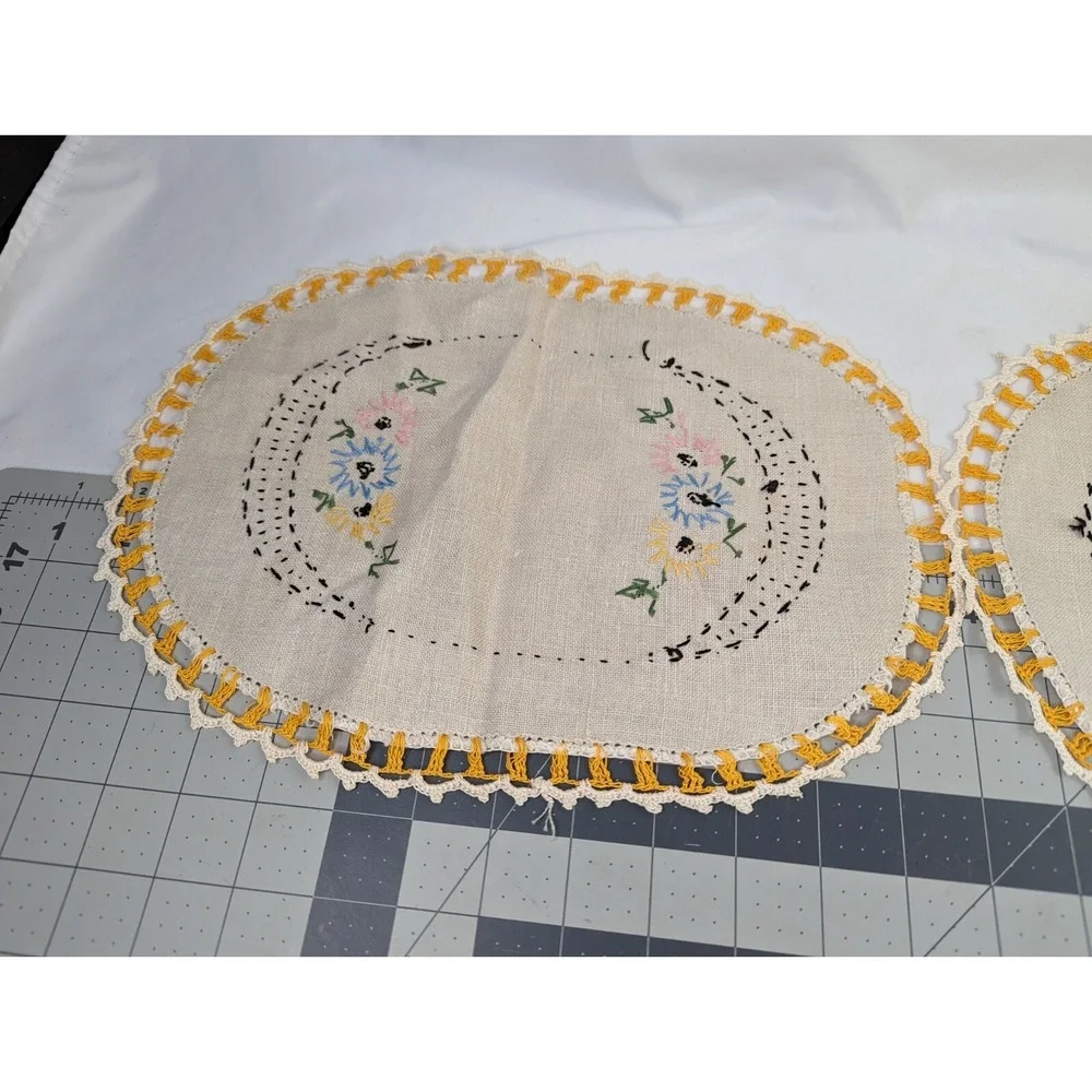N/A oval doilies